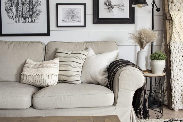 How to Keep Throw Pillows Fluffy Even if You Have Kids, Pets & a Hubby