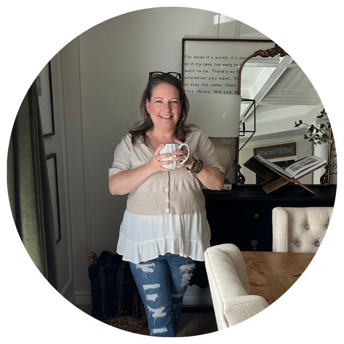 Shannon in dining room as a circle image