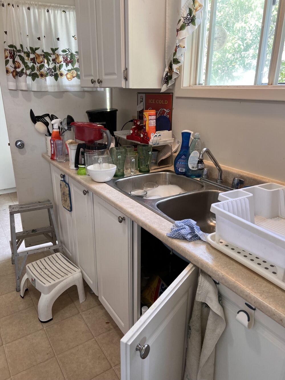 messy kitchen (my dad's)