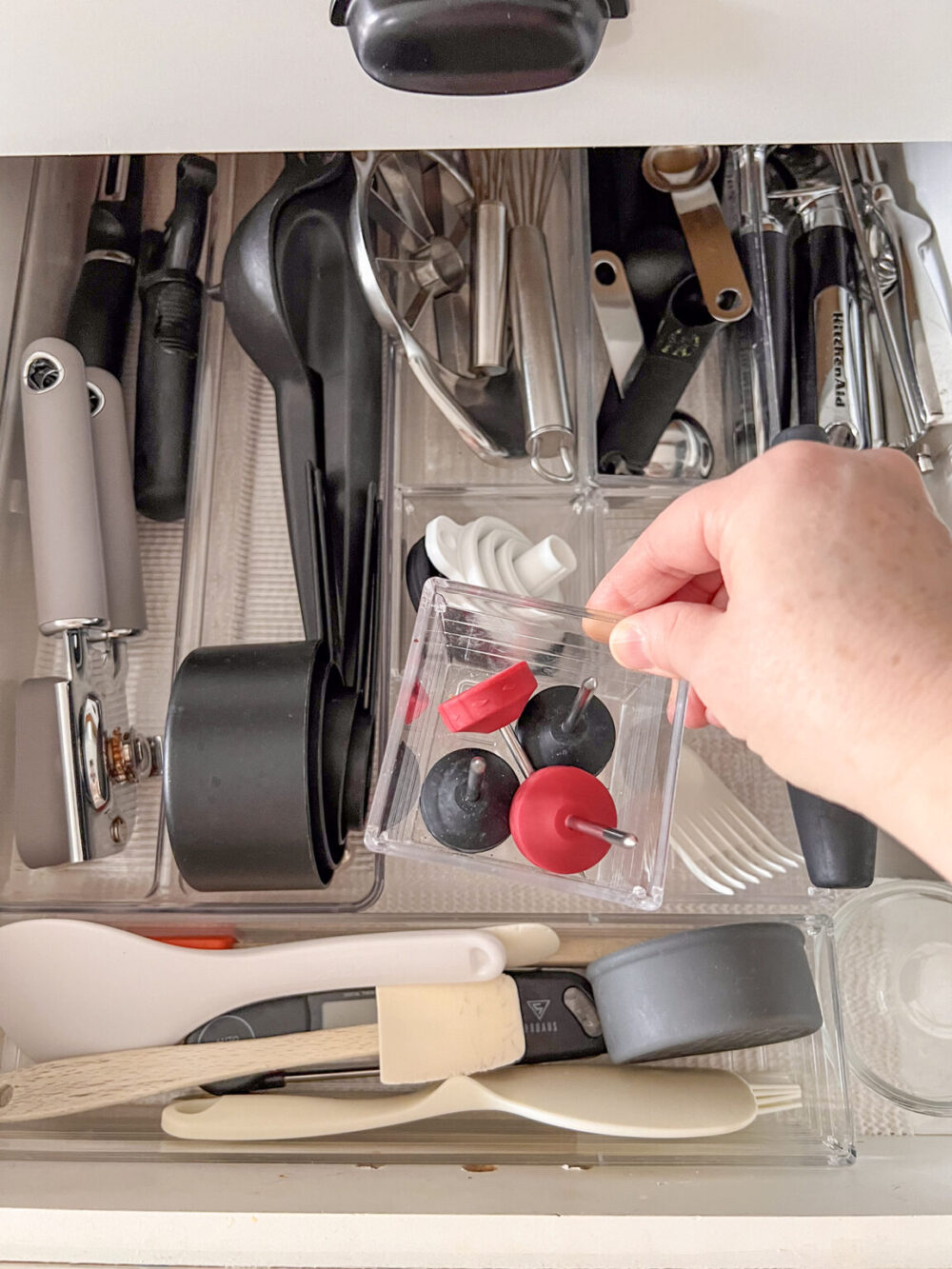 Organizing-drawer-with-Shannons-hand